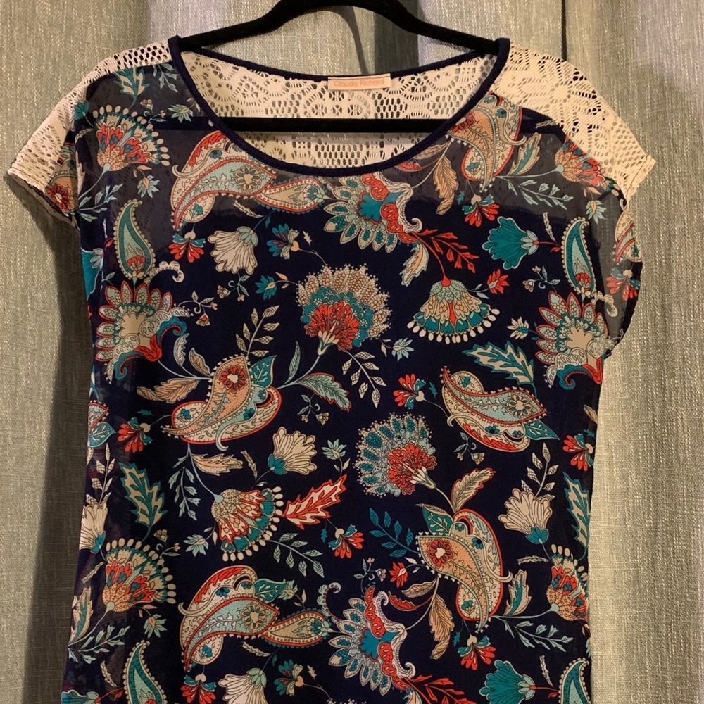 Nice Claudia Richard Shirt size small